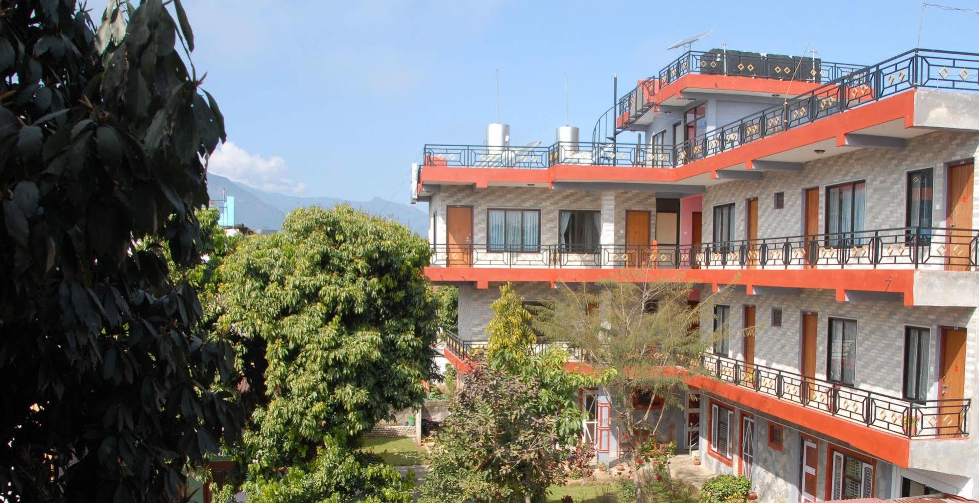Hotel Glory Garden Pokhara Buitenkant foto