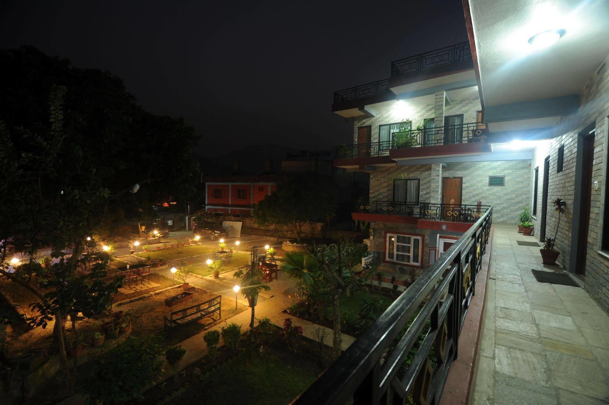 Hotel Glory Garden Pokhara Buitenkant foto