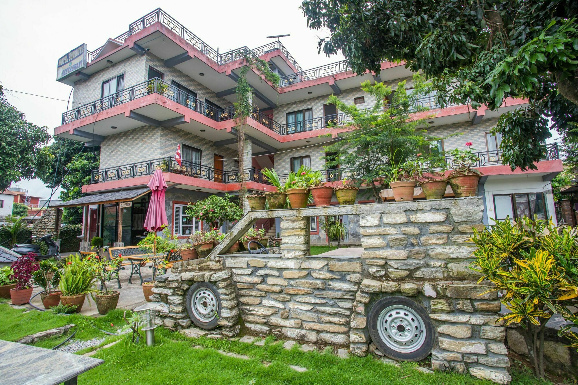 Hotel Glory Garden Pokhara Buitenkant foto